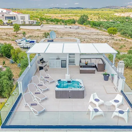 Vila Vasilj Dein Eigener Pool Oder Dein Eigener Whirlpool Mit Aussicht, Dein Urlaub, Deine Privatsphaere, Deine Wahl Vodice Exterior photo