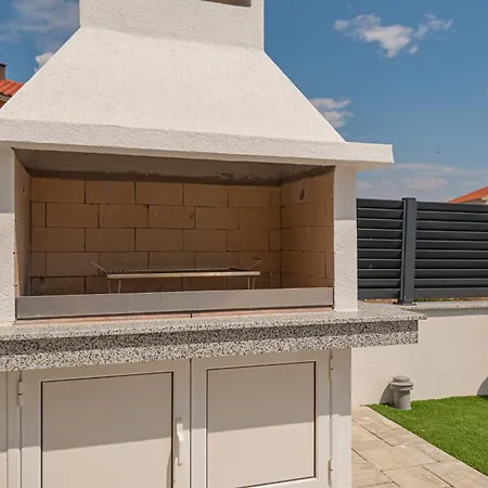 Vila Vasilj Dein Eigener Pool Oder Dein Eigener Whirlpool Mit Aussicht, Dein Urlaub, Deine Privatsphaere, Deine Wahl Vodice Exterior photo