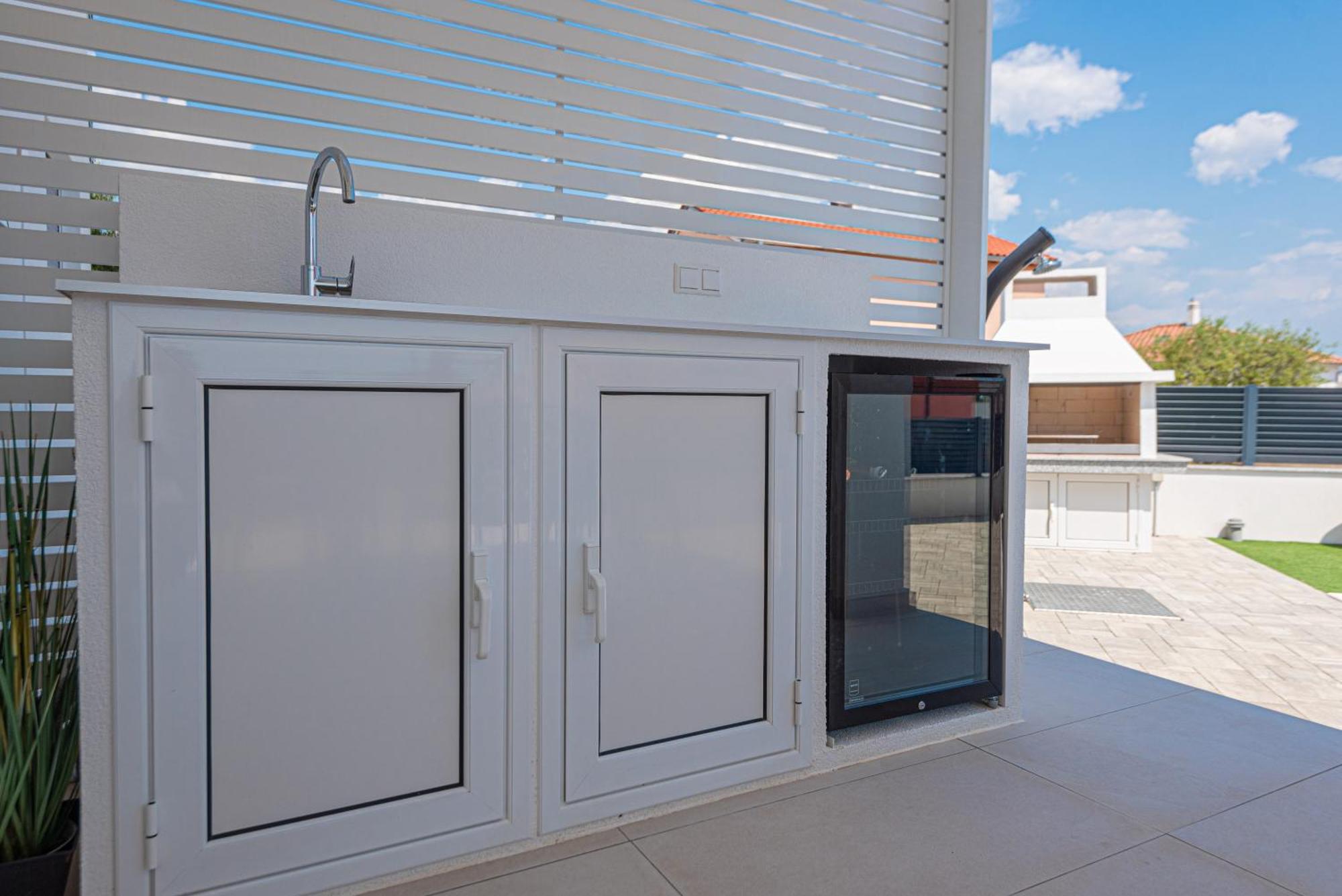 Vasilj Dein Eigener Pool Oder Dein Eigener Whirlpool Mit Aussicht, Dein Urlaub, Deine Privatsphaere, Deine Wahl Apartman Vodice
