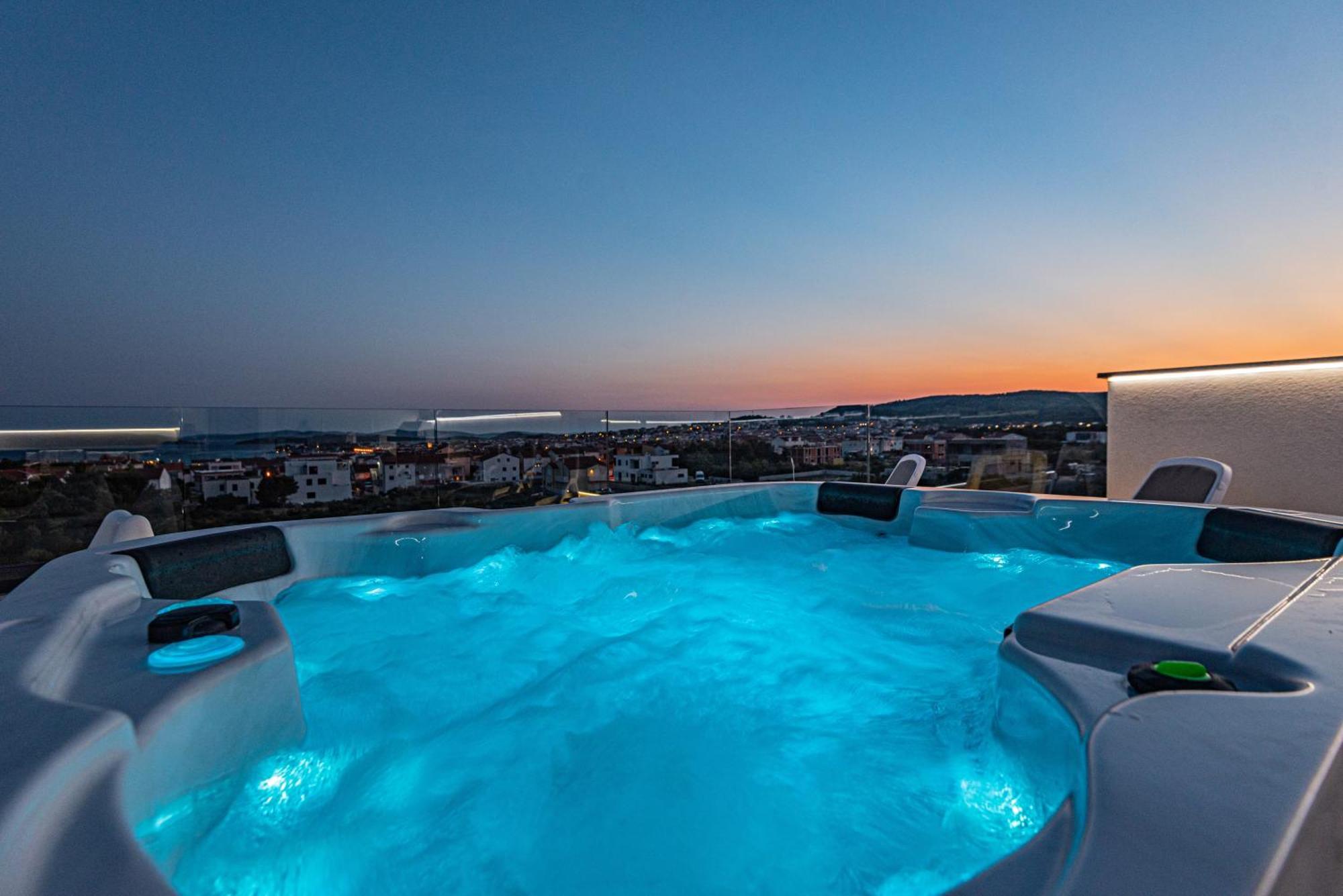 Vasilj Dein Eigener Pool Oder Dein Eigener Whirlpool Mit Aussicht, Dein Urlaub, Deine Privatsphaere, Deine Wahl Vodice