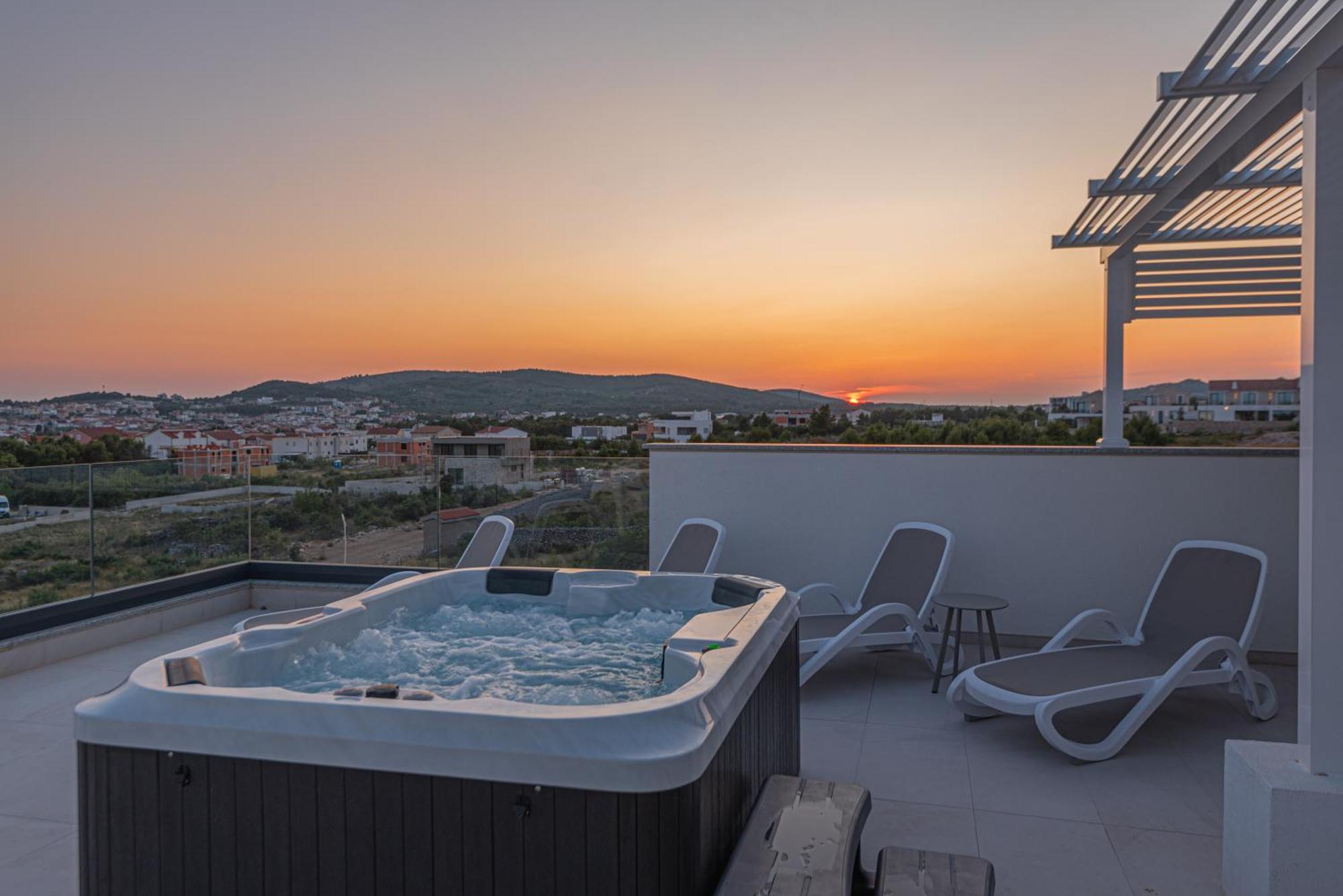 Apartman Vasilj Dein Eigener Pool Oder Dein Eigener Whirlpool Mit Aussicht, Dein Urlaub, Deine Privatsphaere, Deine Wahl