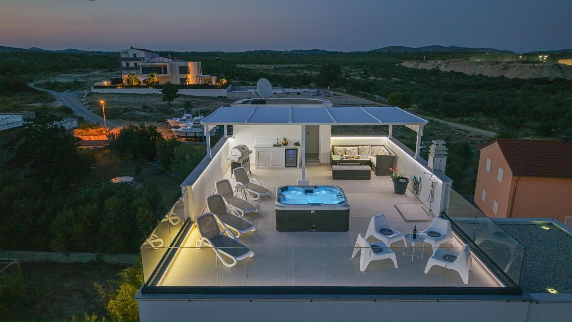 Vasilj Dein Eigener Pool Oder Dein Eigener Whirlpool Mit Aussicht, Dein Urlaub, Deine Privatsphaere, Deine Wahl Vodice